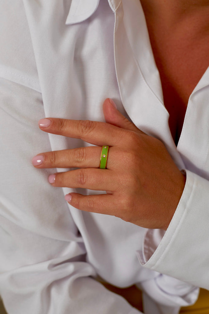 Stylish green ring