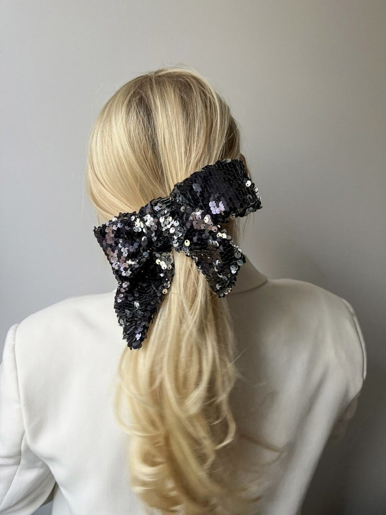 Shining black bow barrette