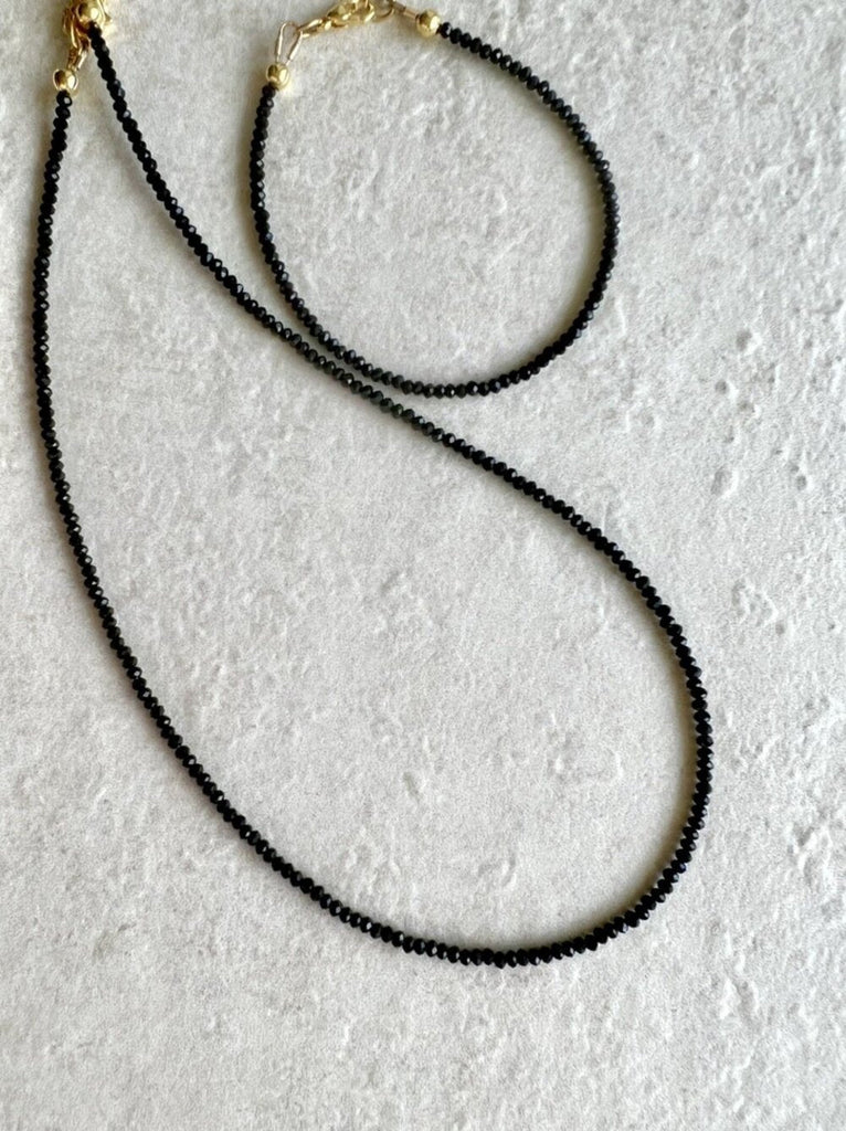 Black minimalist necklace