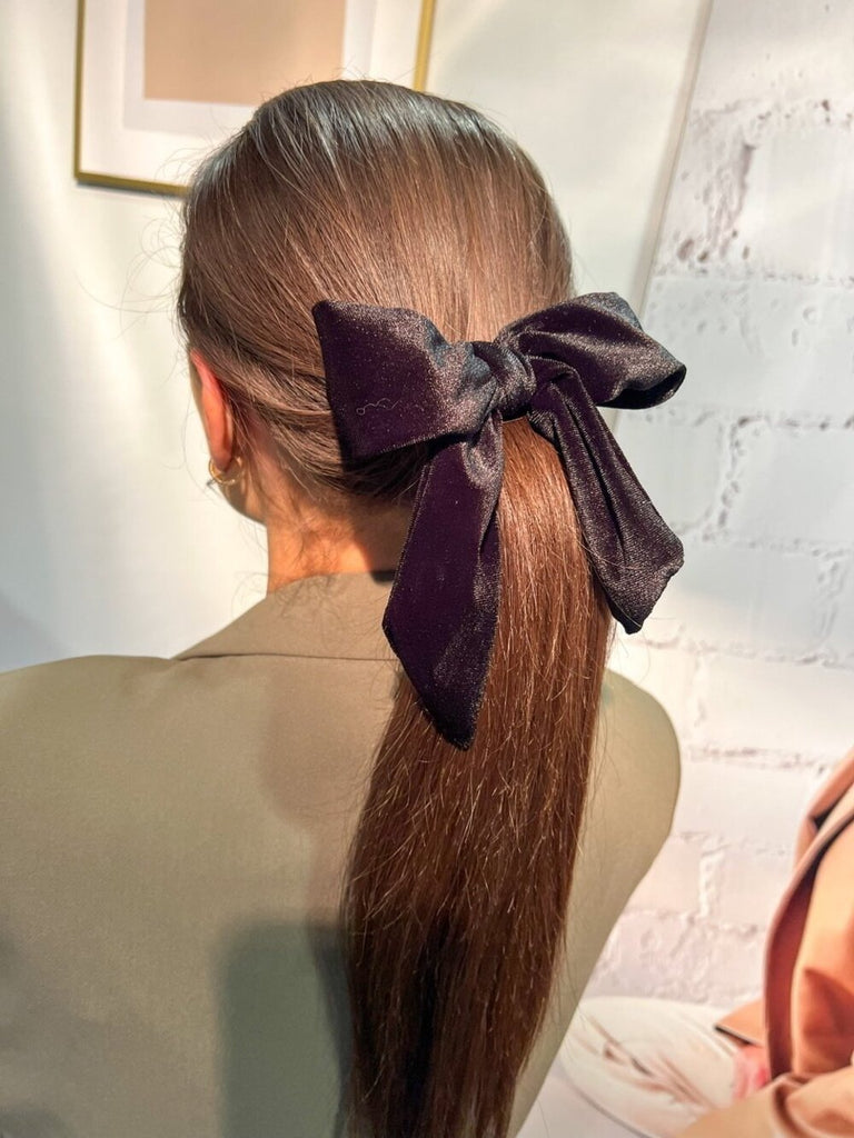 Black and stylish bow hair clip