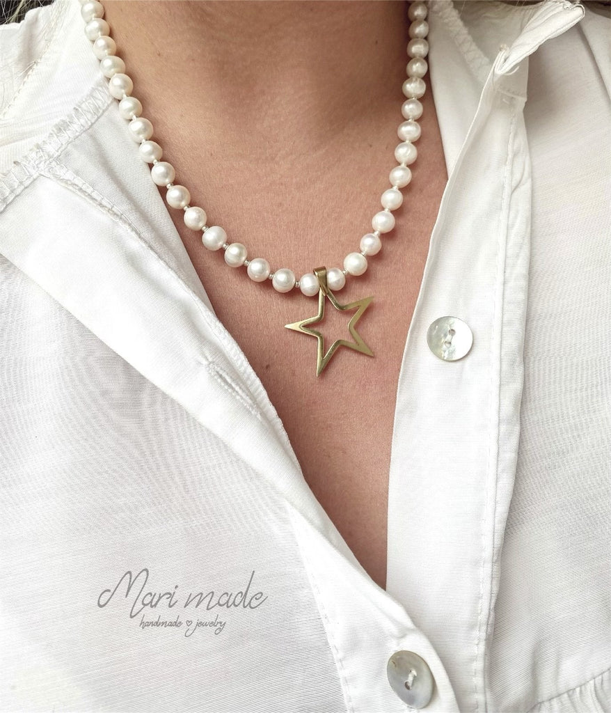 Pearl necklace with a star