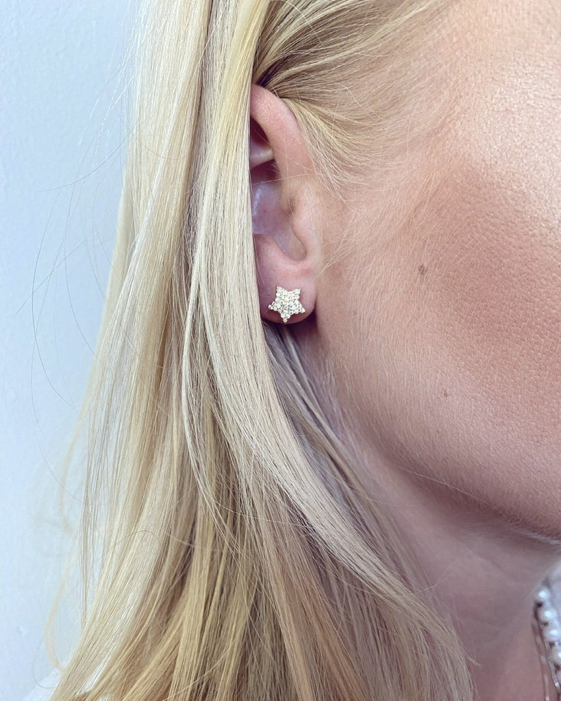 Minimalistic star earrings