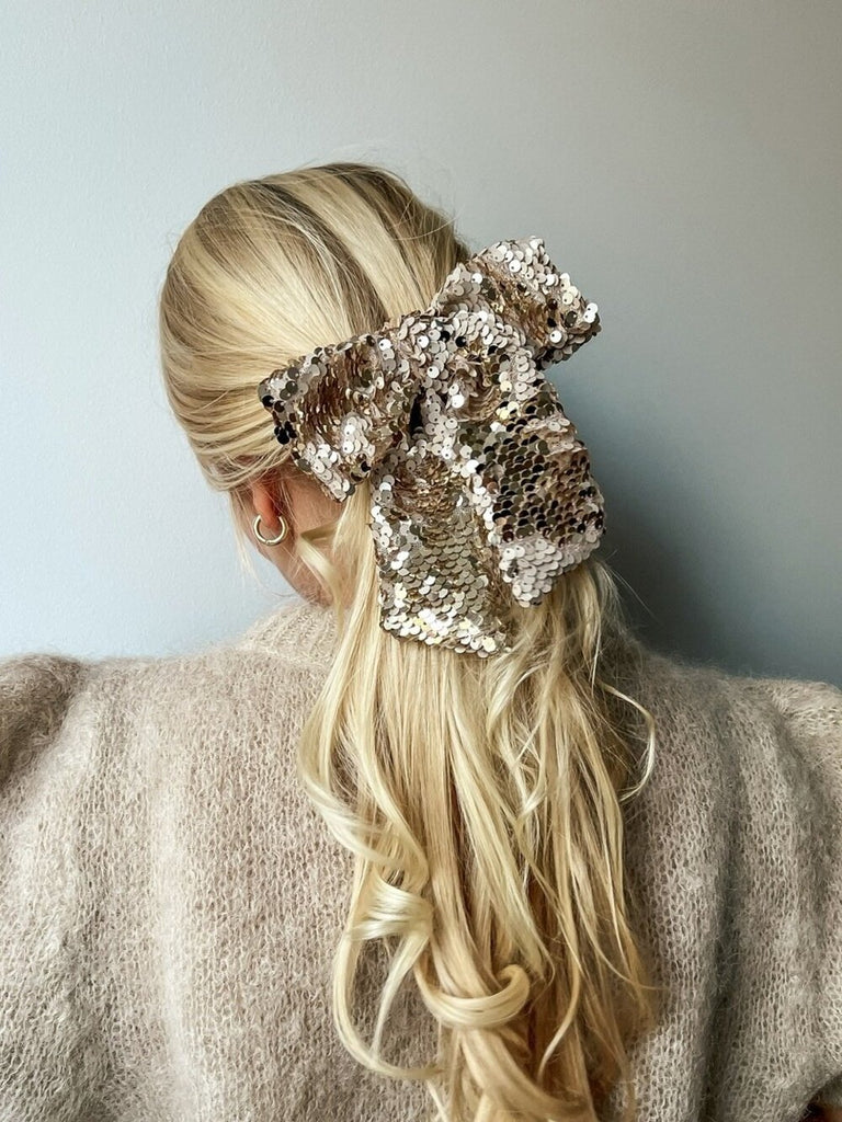 Shining nude bow barrette