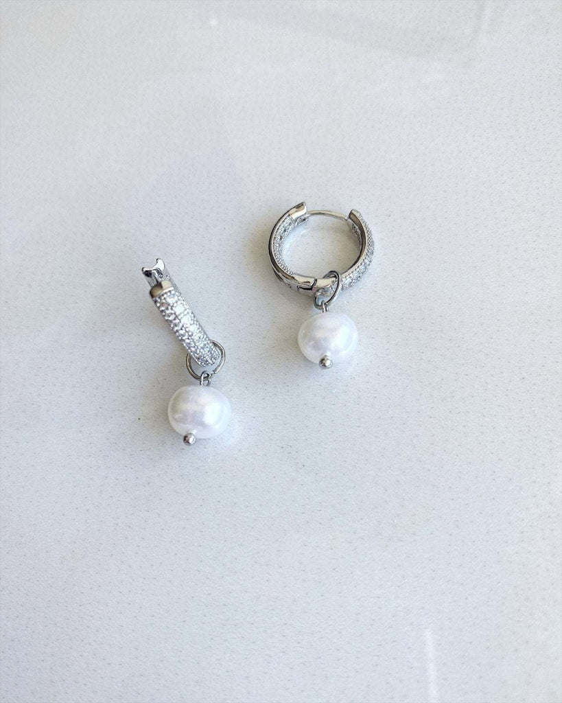 Silver earrings with a pearl