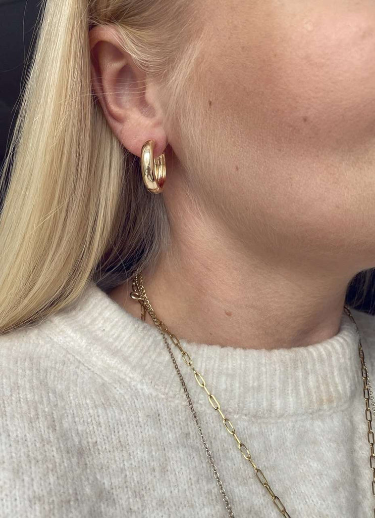 Minimalistic gold colour earrings