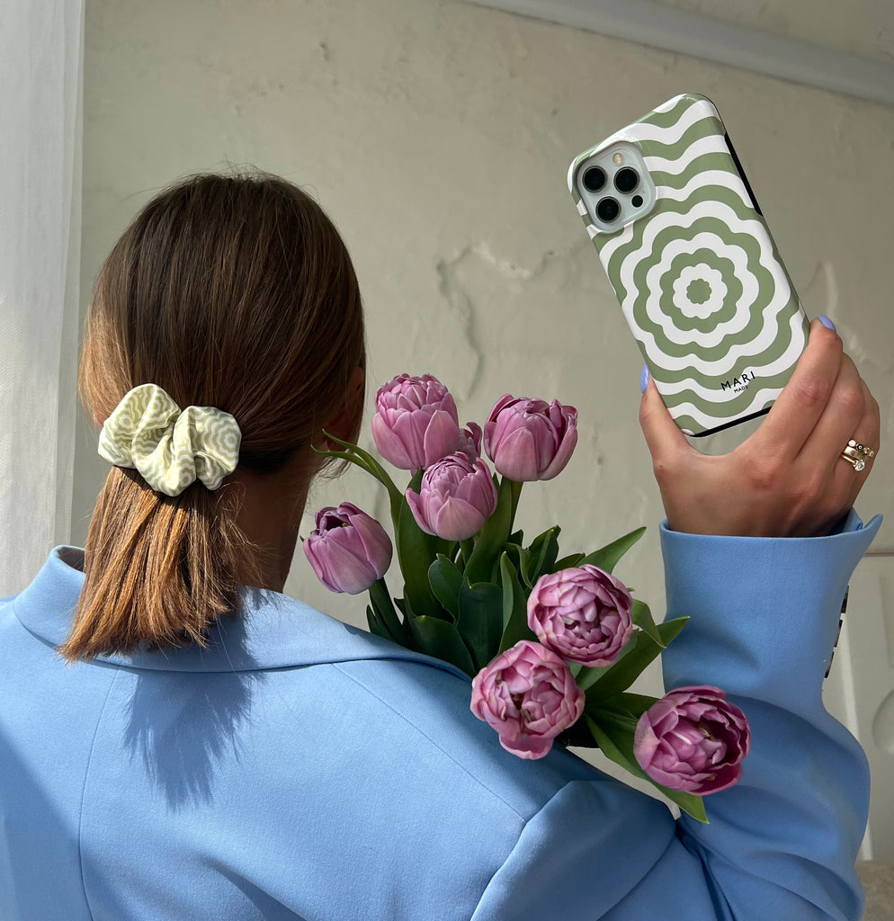 Stylish hair clip and phone case match