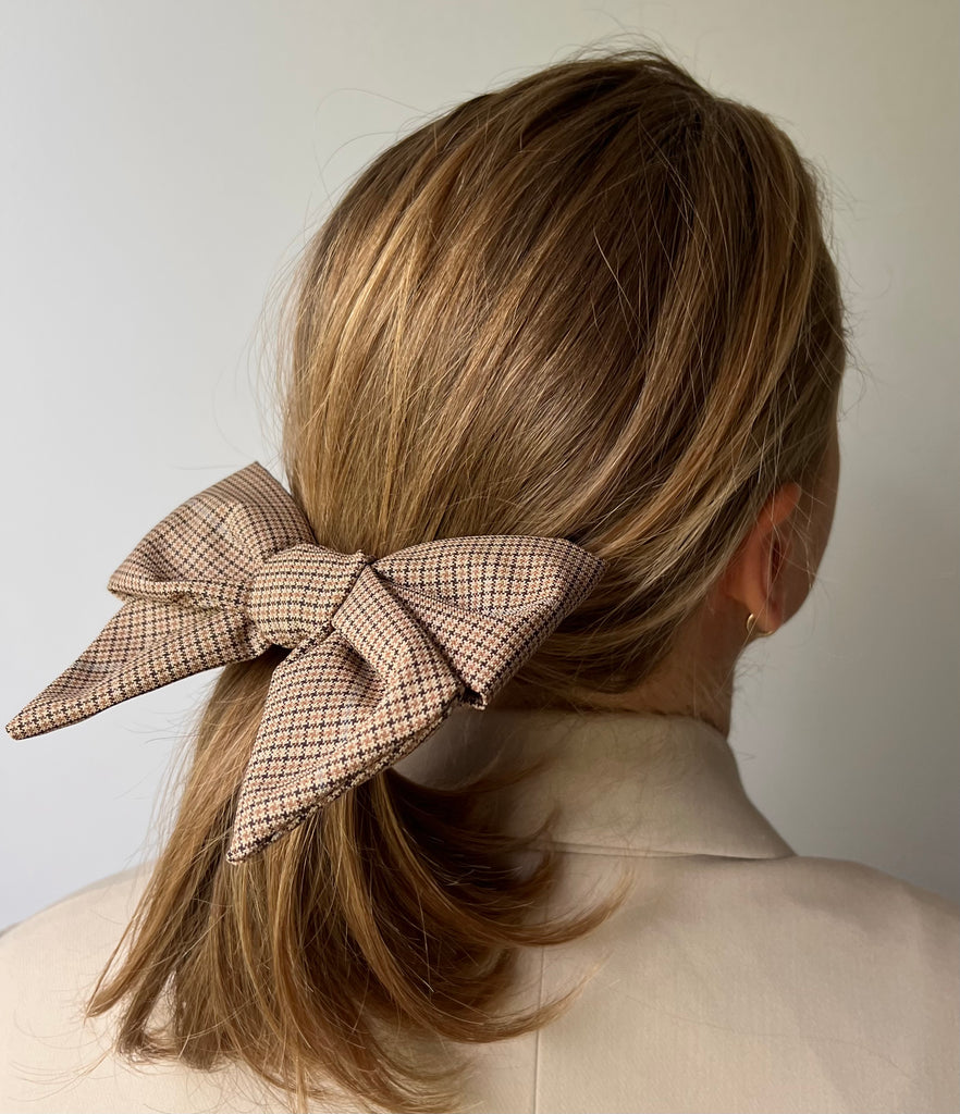 Light brown bow hair clip