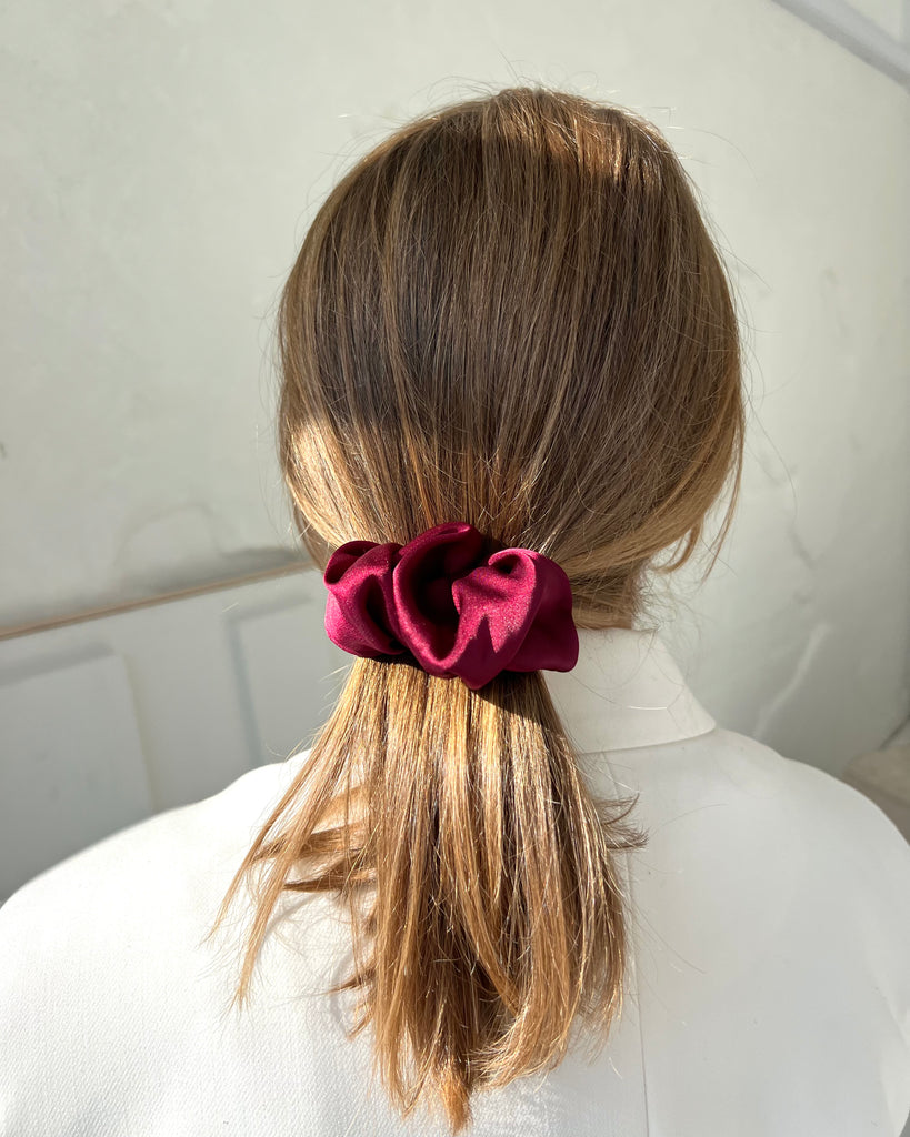 Comfortable dark red hair clip