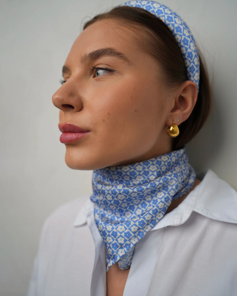 SMALLER SCARF BLOOMING