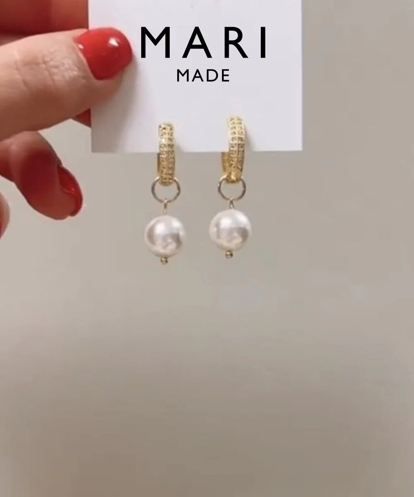 Shining gold earrings with pearl pendants