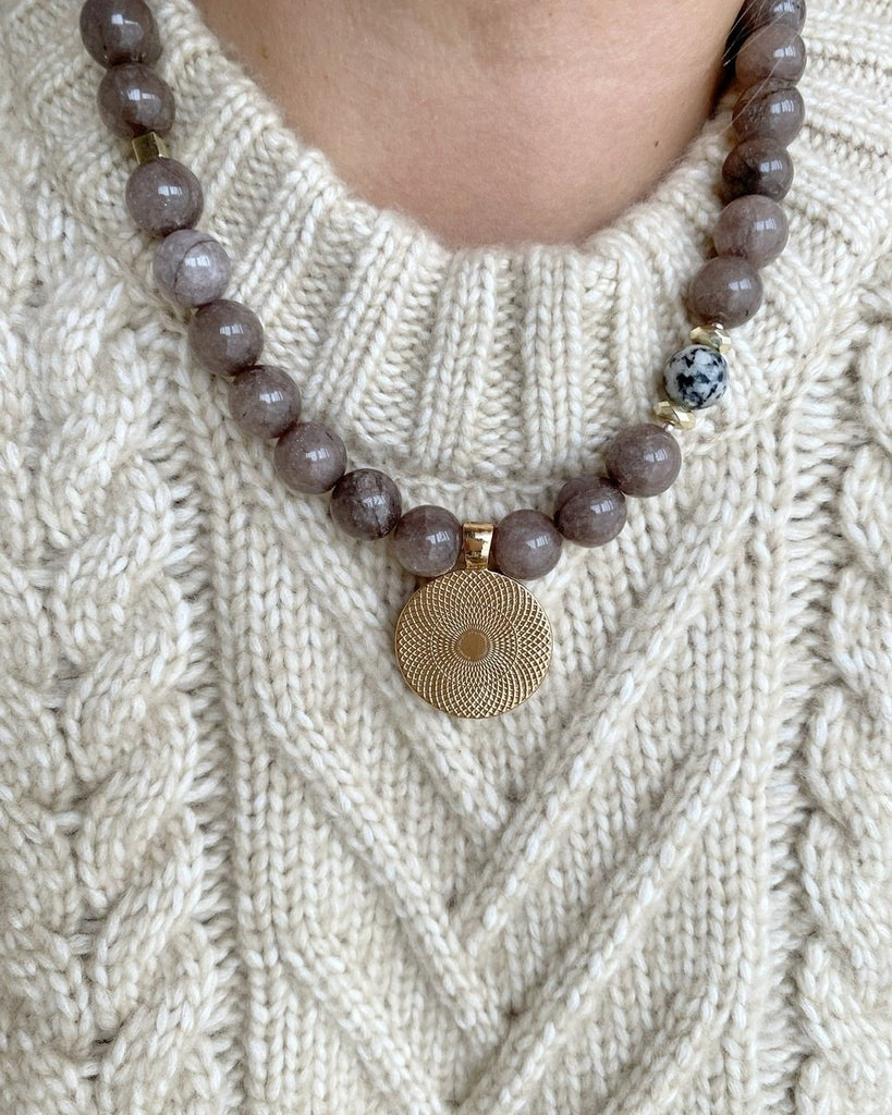 Stylish brown necklace