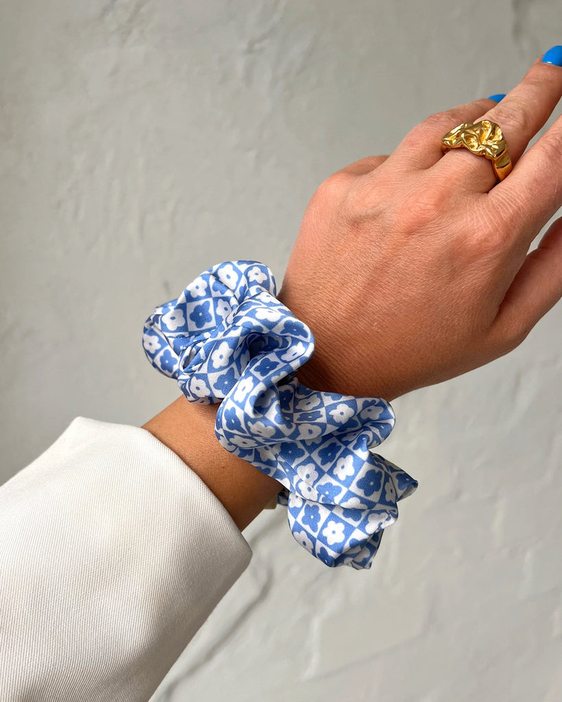 BLOOMING SCRUNCHIE