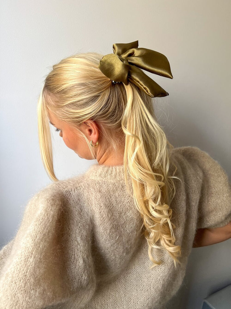 Light green bow barrette