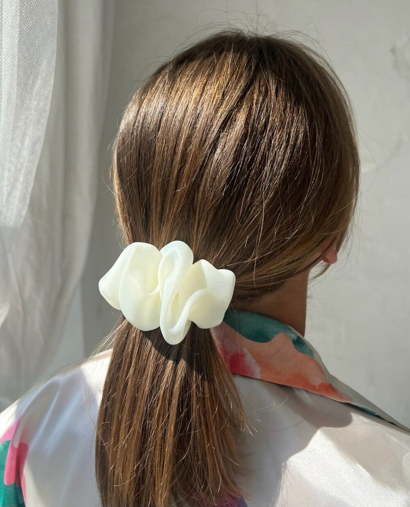 MILKY SCRUNCHIE BARRETTE