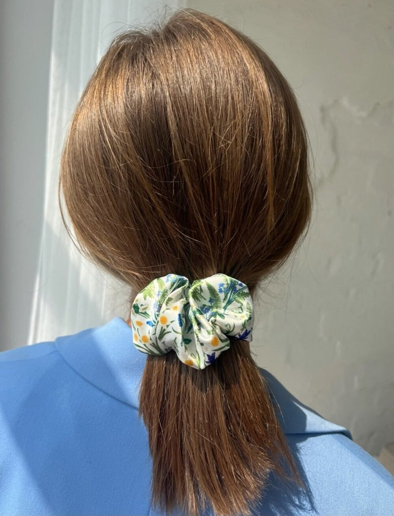 Colorful scrunchie hair clip