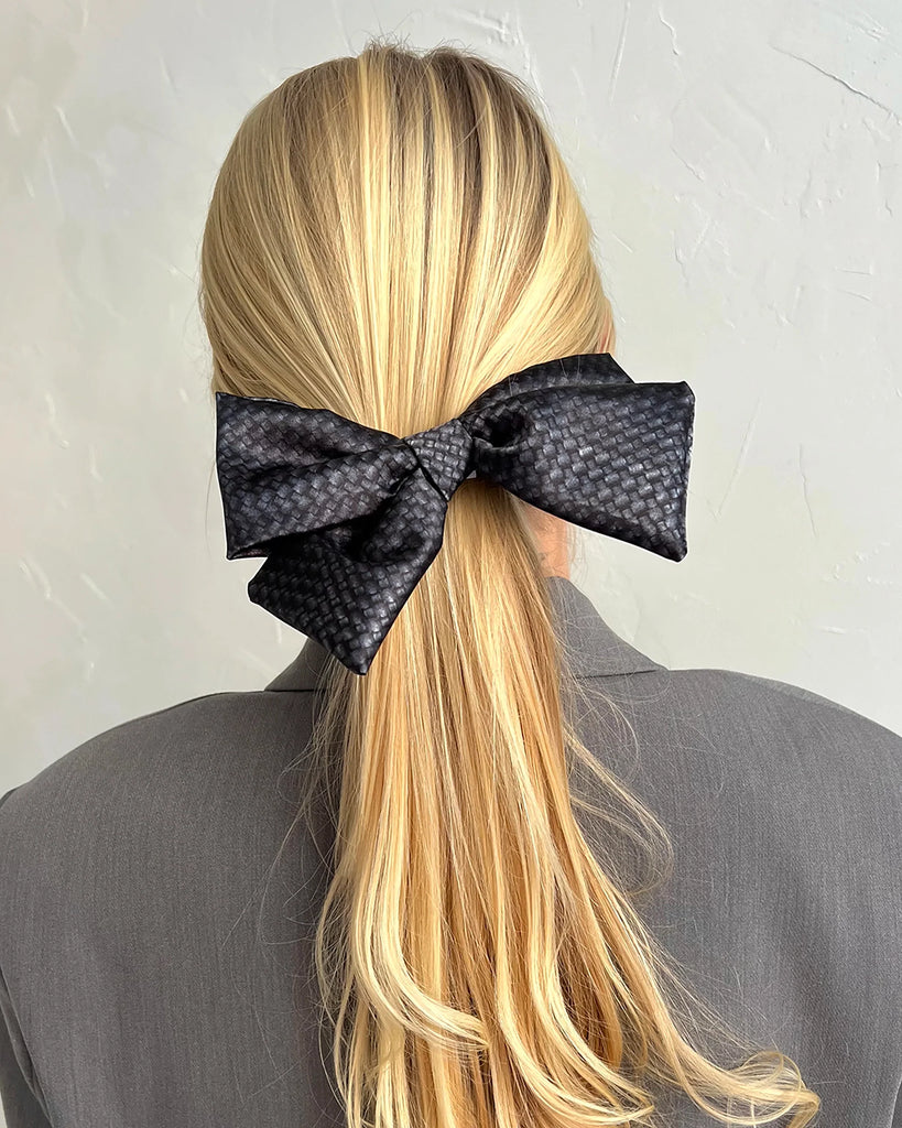 Dark grey bow hair clip