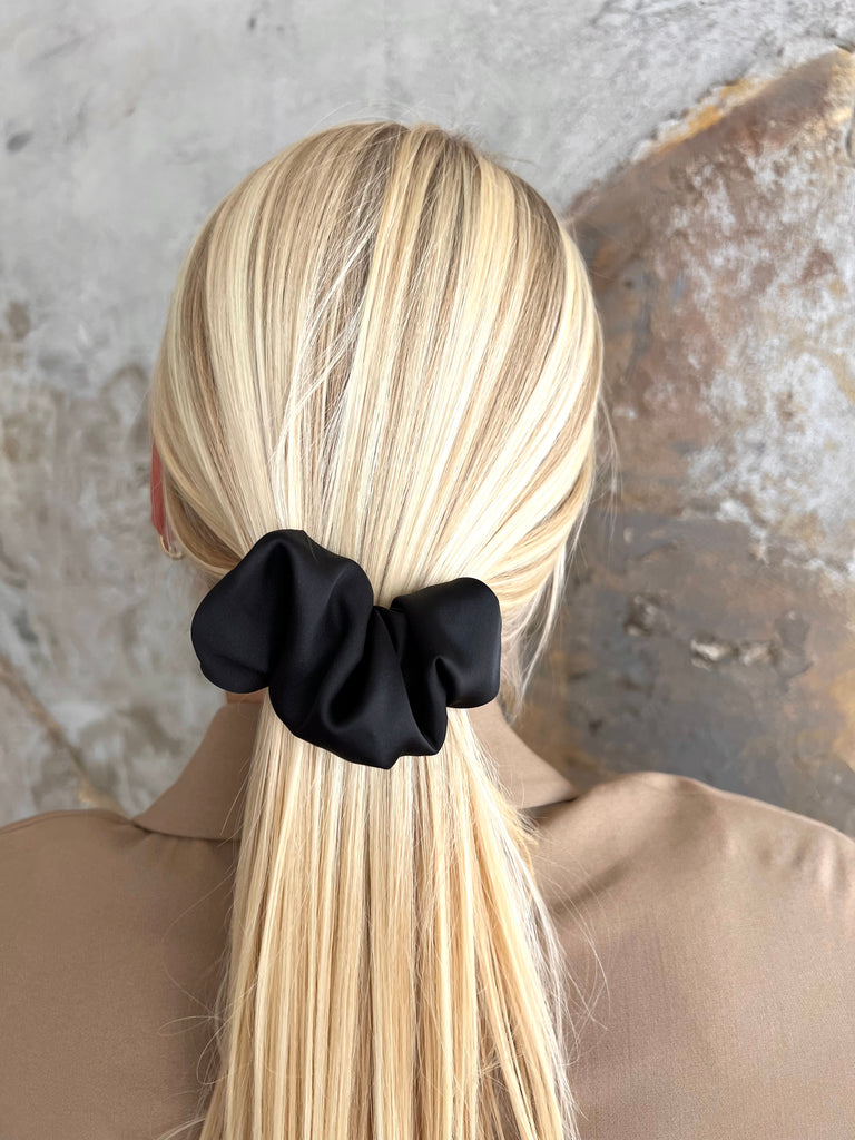 Universal accessory hair clip