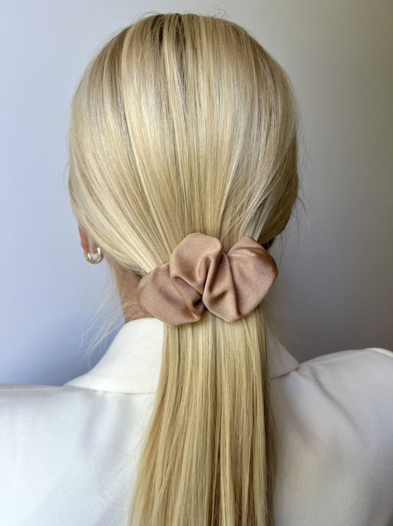 SCRUNCHIE BARRETTE CARAMEL