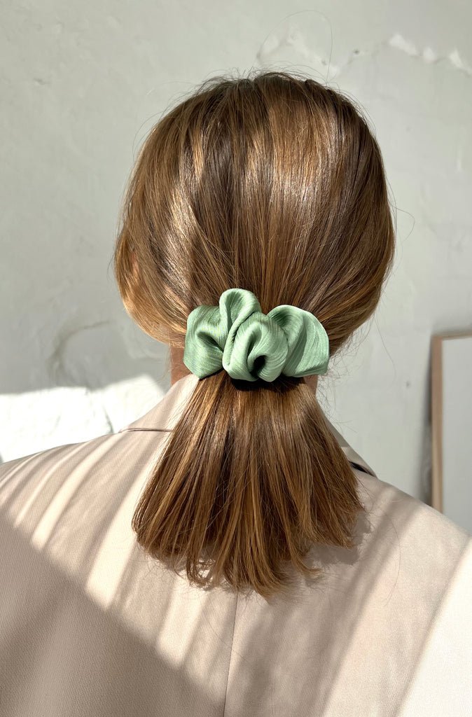 Light green hair clip and swarovski earrings