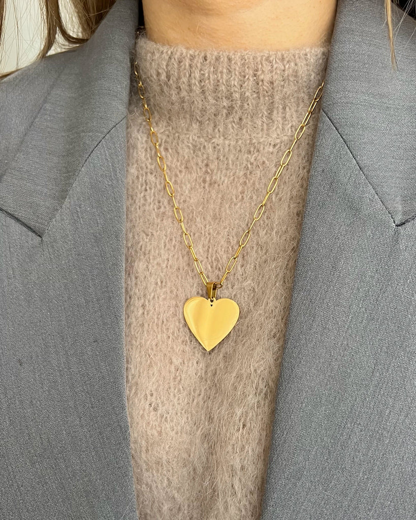 Minimalistic necklace with big heart