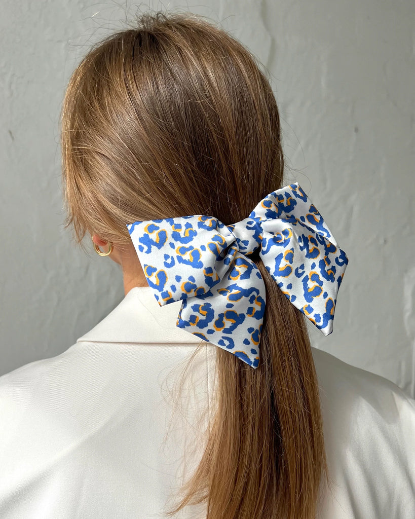 Massive bow hair clip