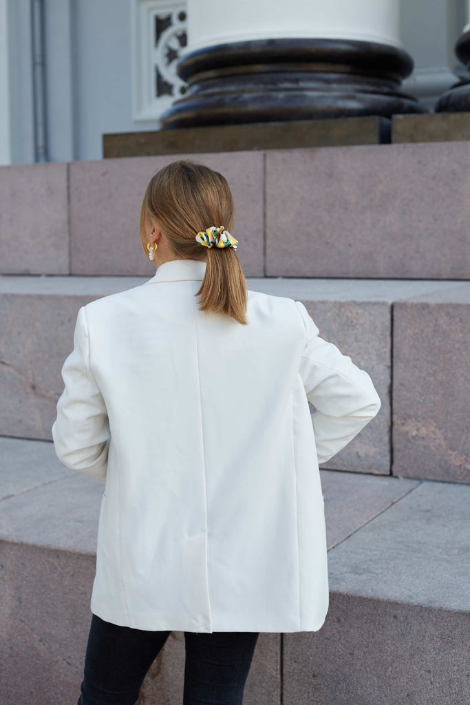 Light colour hair clip with lemons