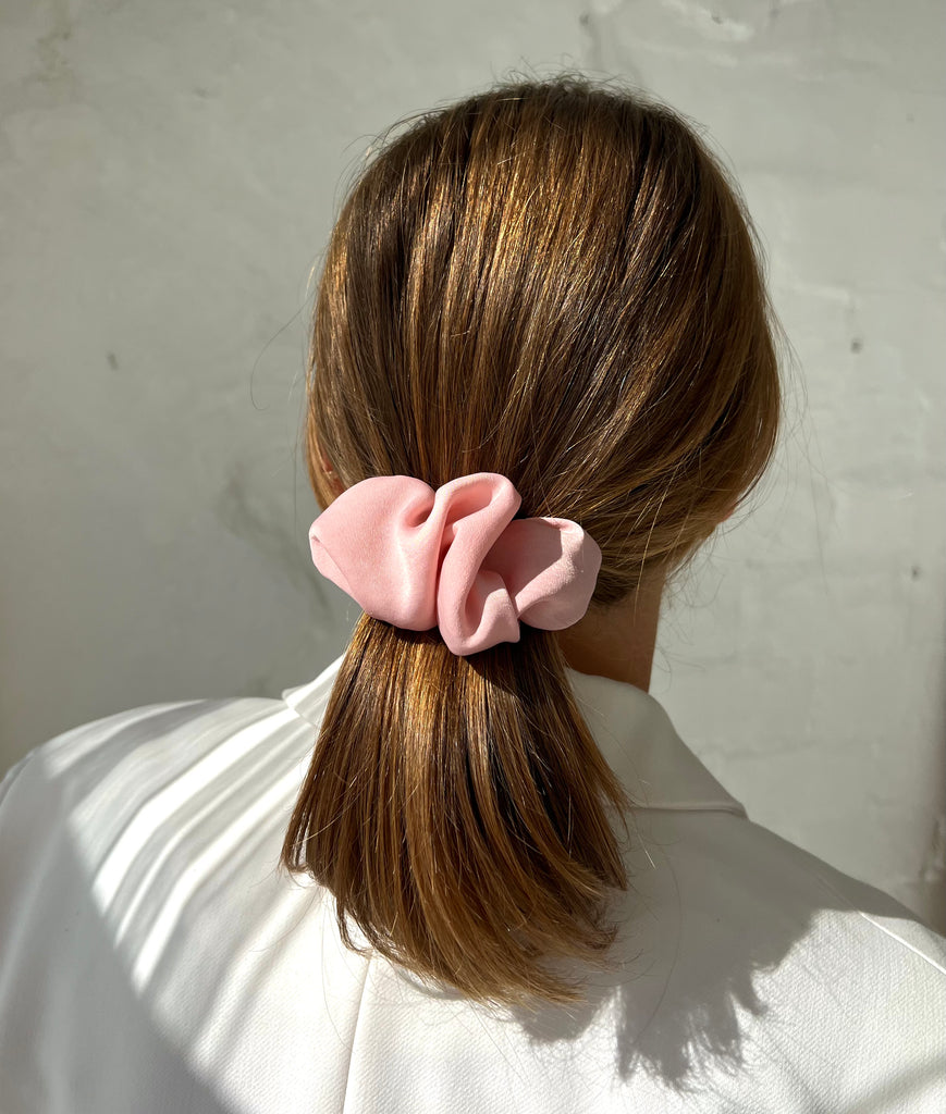 LIGHT PINK SCRUNCHIE BARRETTE