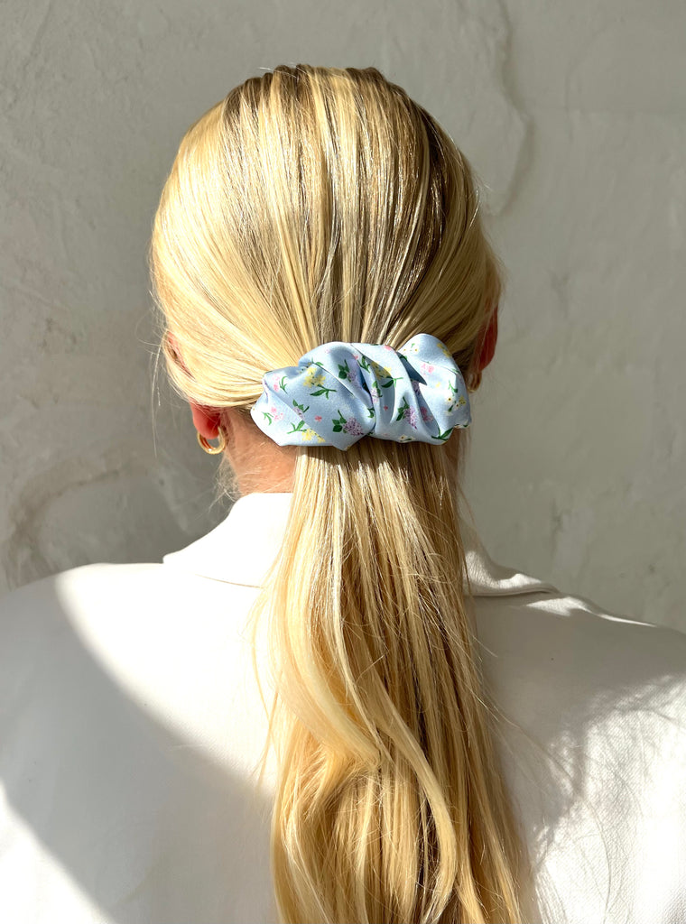 Light blue scrunchie barrette