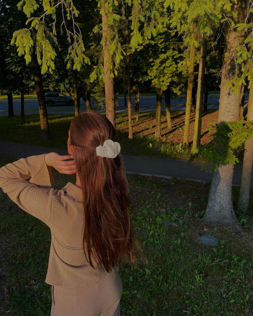 Pearl scrunchie hair clip