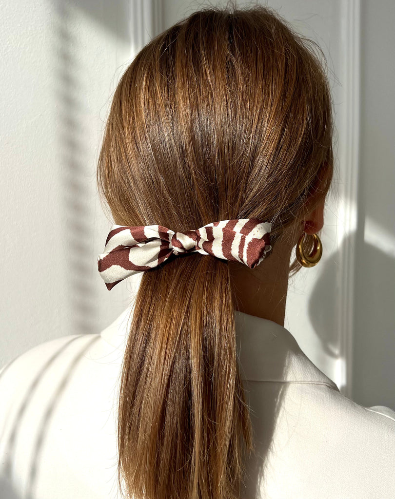 White mini bow hair clip