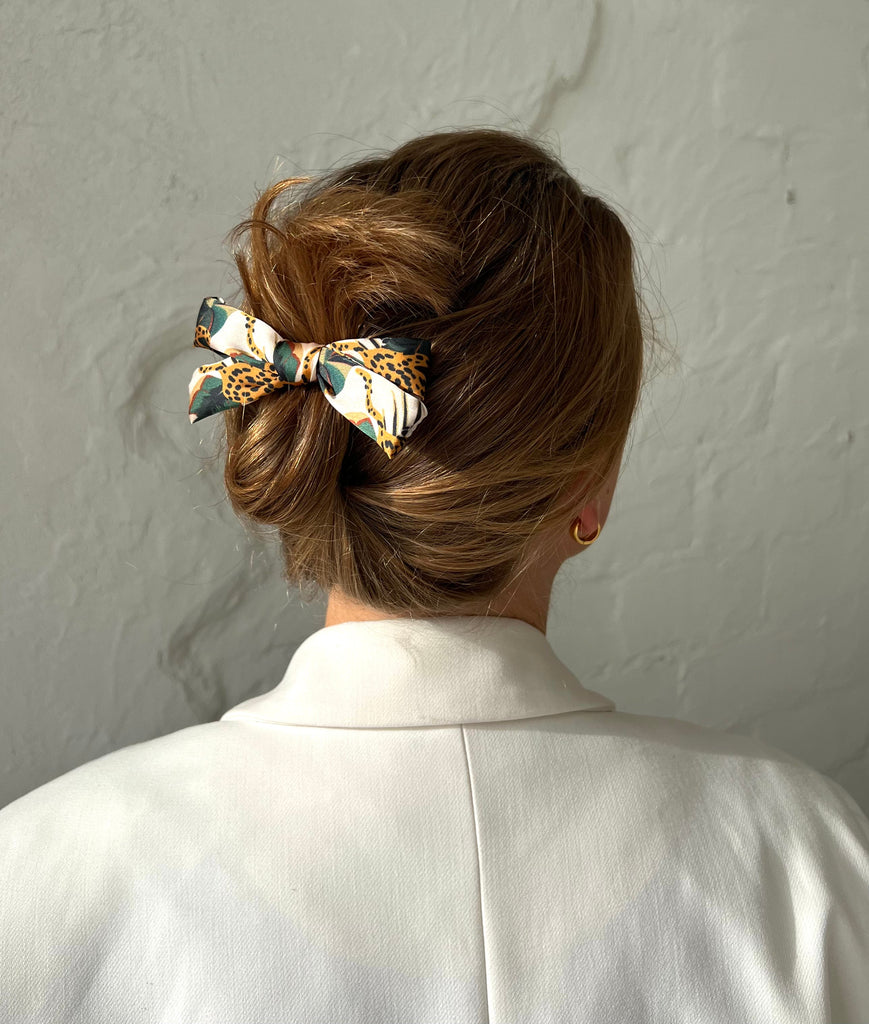 White mini bow hair clip with green and yellow motives