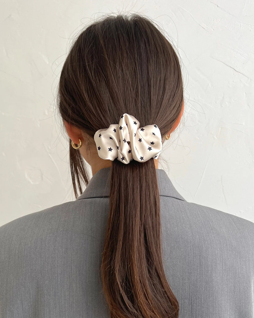 Nude scrunchie hair clip with stars