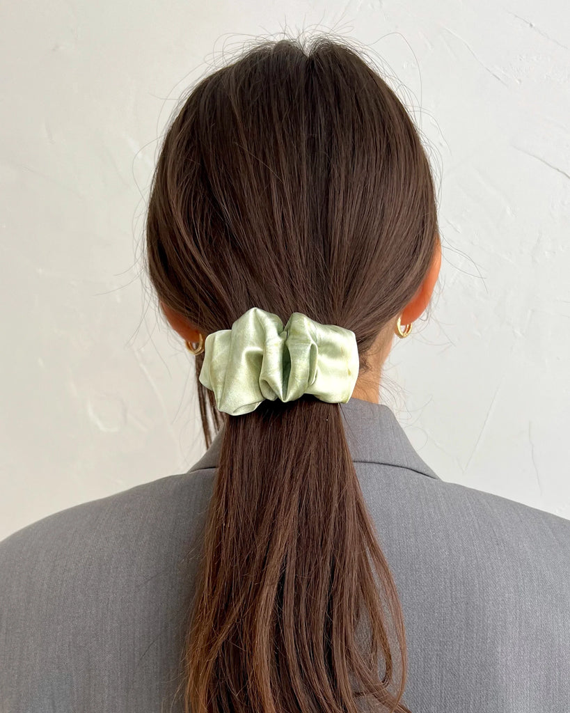 Light green scrunchie hair clip