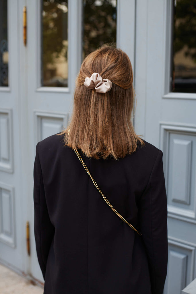 Creamy scrunchie hair clip