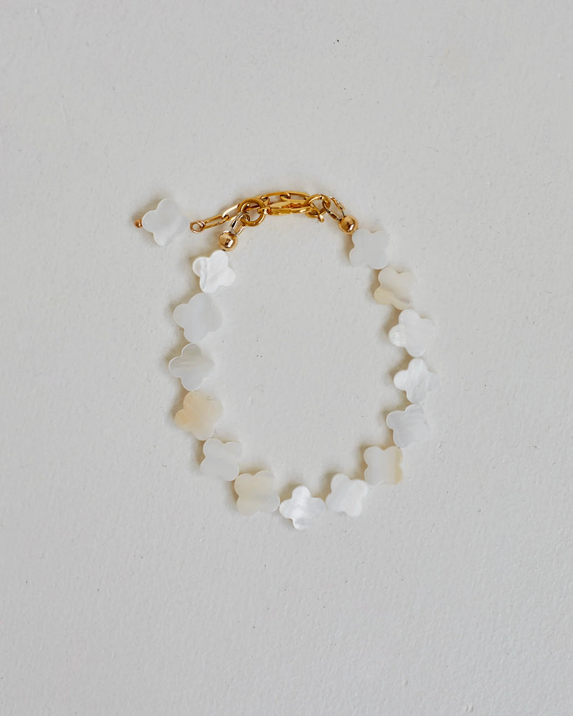 White natural shell bracelet