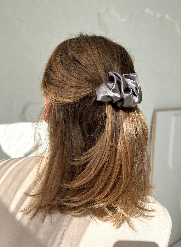 Sparkling light grey scrunchie barrette