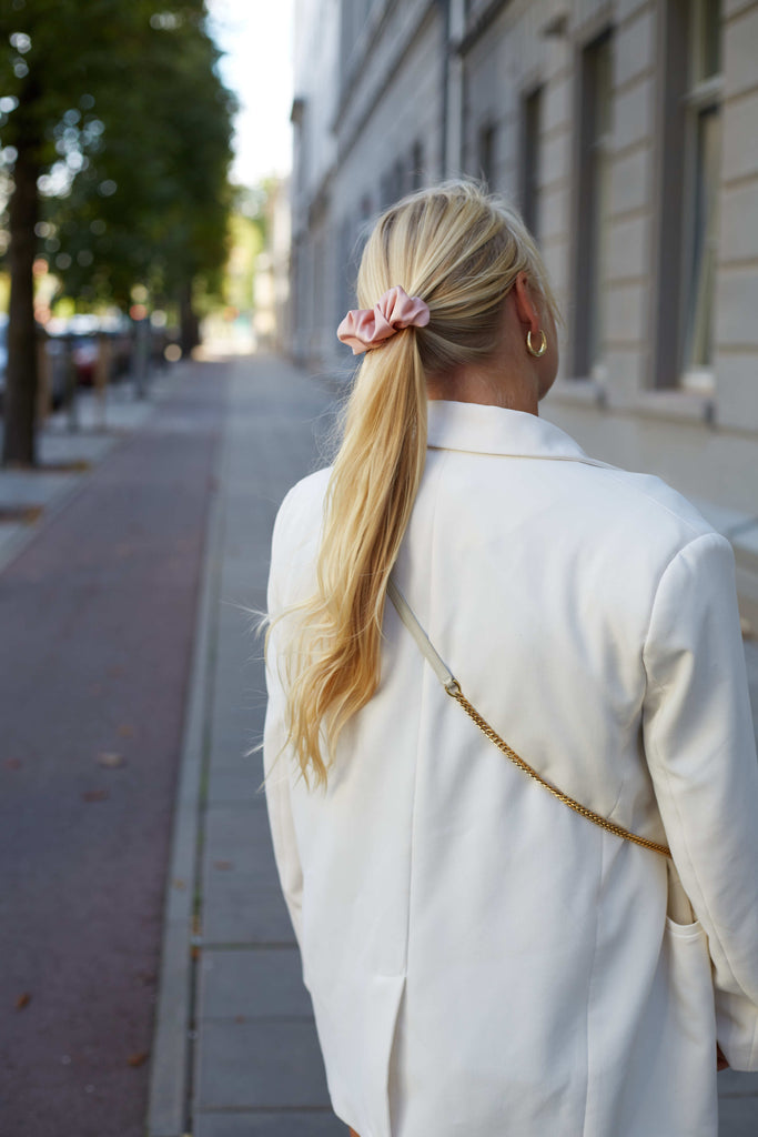 Light peach scrunchie hair clip