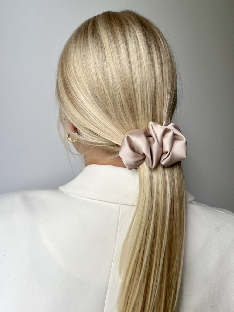 Creamy scrunchie hair clip