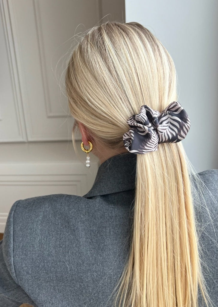 Brown and white scrunchie hair clip