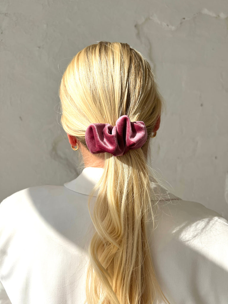 VELVET PINK SCRUNCHIE BARRETTE