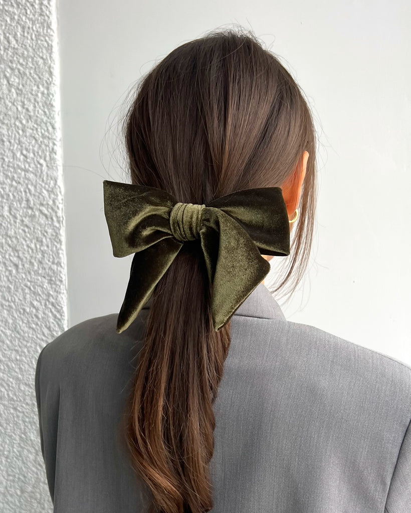 Moss bow hair clip