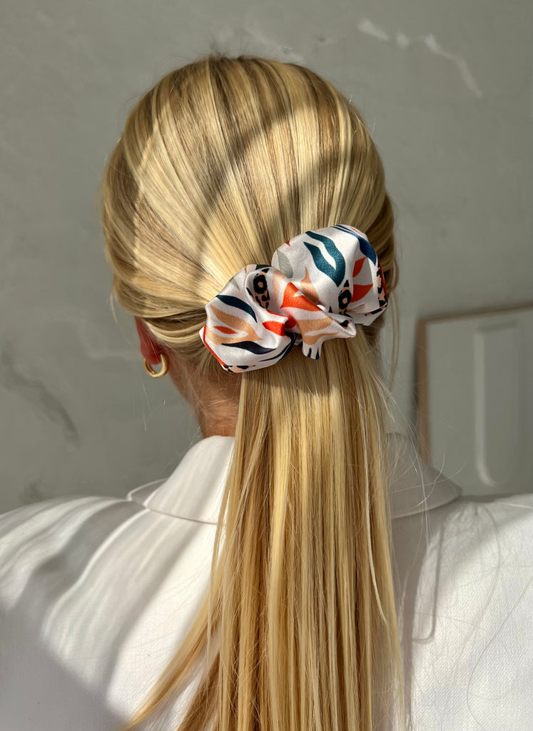 Colorful scrunchie hair clip