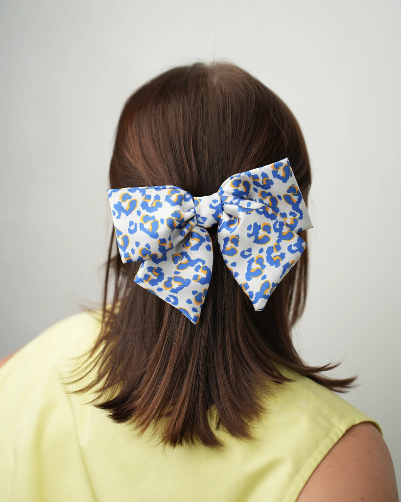 Bright bow hair clip