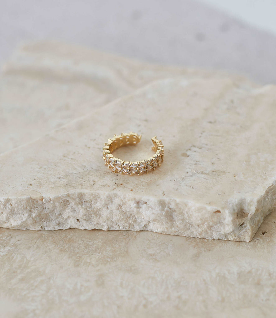 Sparkling gold ring