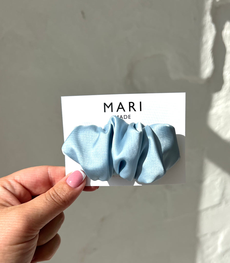 LIGHT BLUE SCRUNCHIE BARRETTE