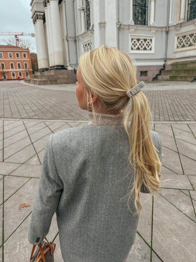 Grey ribbon hair clip