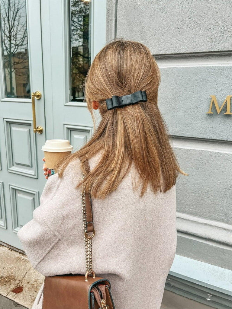 Stylish ribbon hair clip