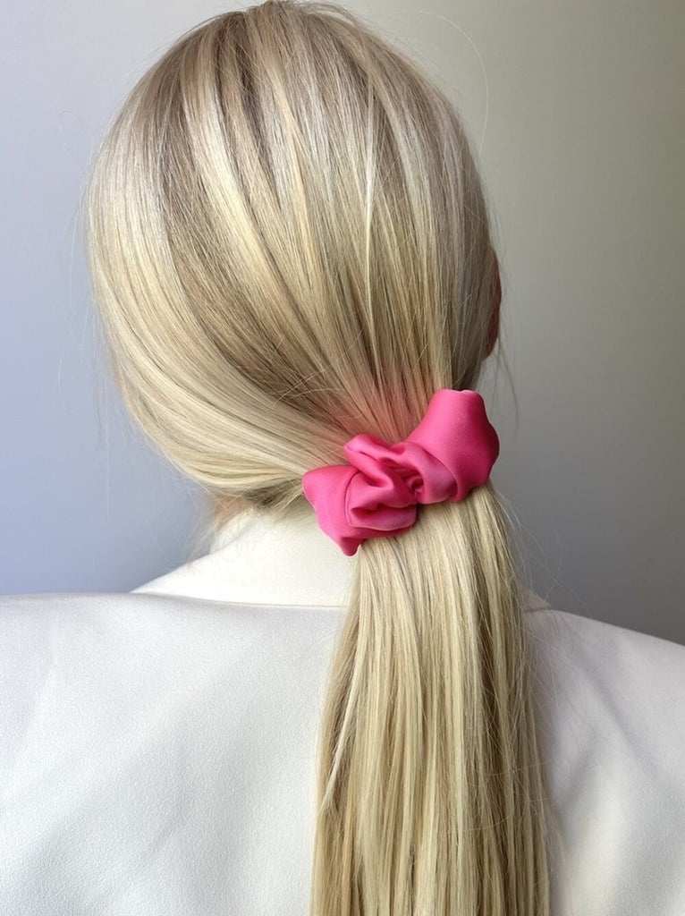 Bright pink barrette for summer