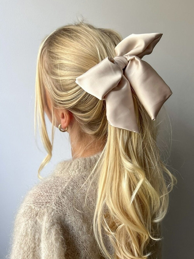 Nude bow hair clip