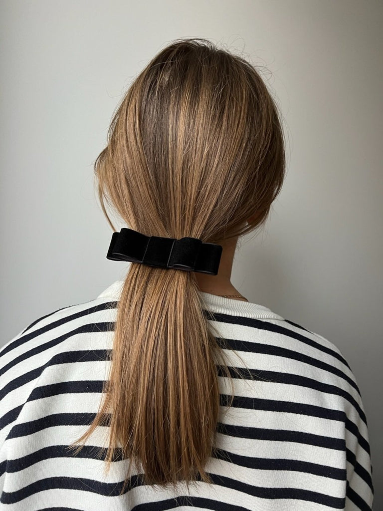 Black ribbon hair clip